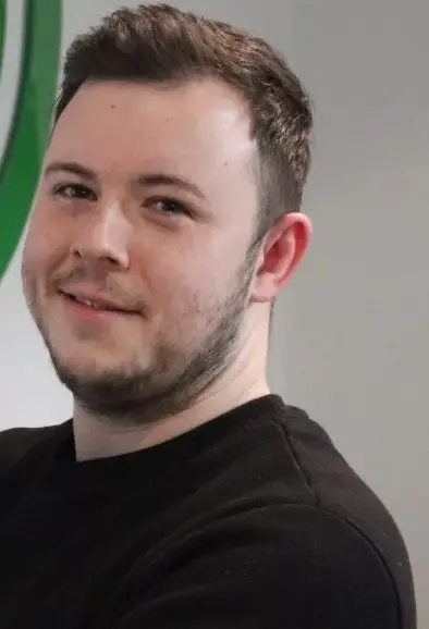 Steven-OLI-Bild-e1736643326776 Über Uns